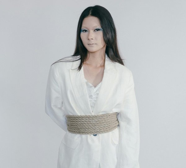 What Are the Most Effective Ways to Style a Notch Lapel Blazer for Female Executives?